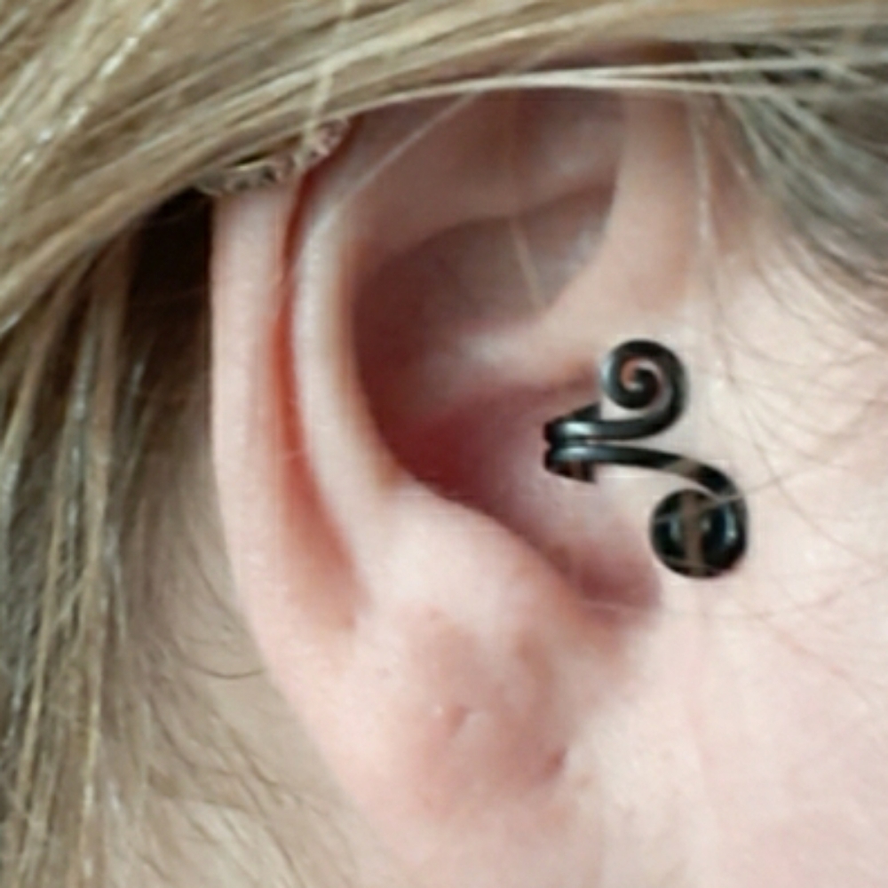 Swirly Tragus Ear Cuff- black